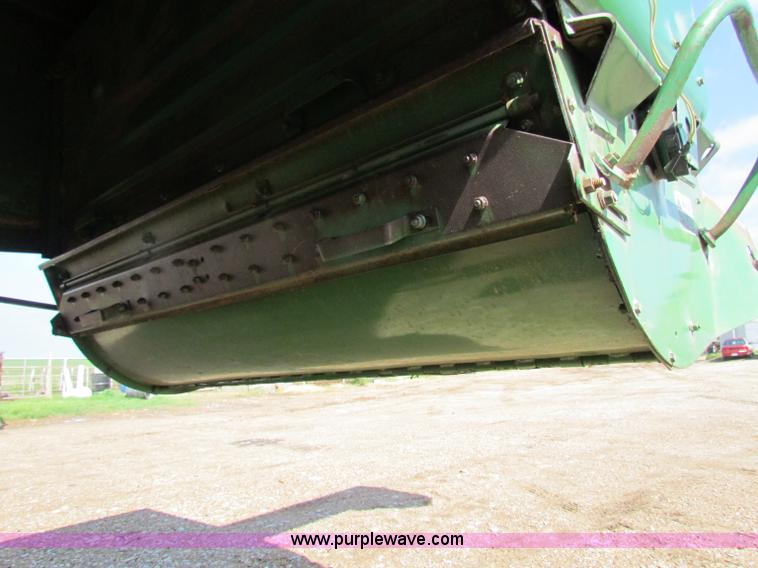 image for item B7232 1981 John Deere 7720 combine
