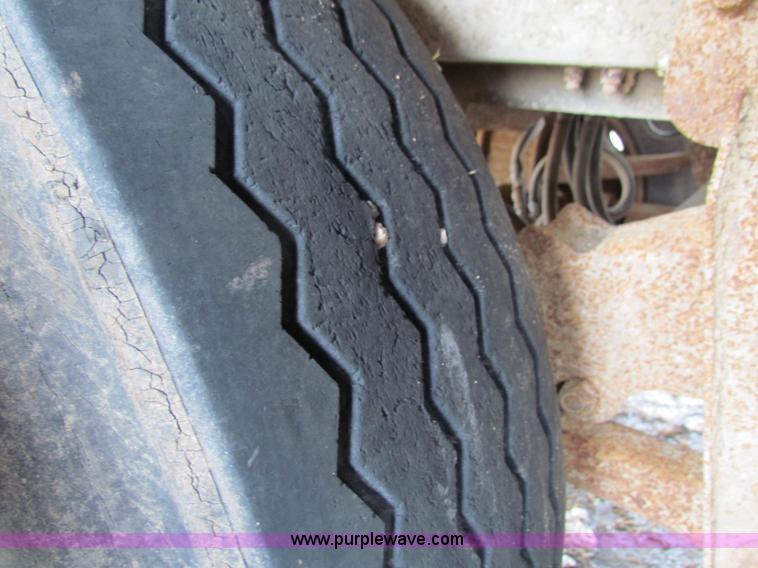 image for item B7234 1989 Wilson 48' aluminum cattle pot trailer