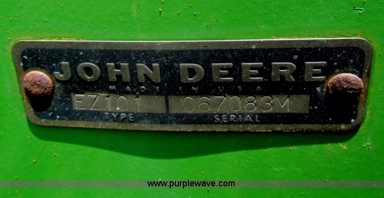 image for item B7239 (2) John Deere EZ101 drills