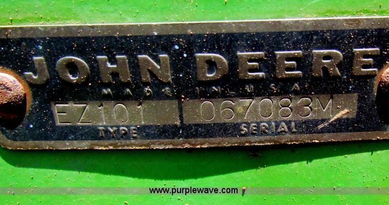 image for item B7239 (2) John Deere EZ101 drills