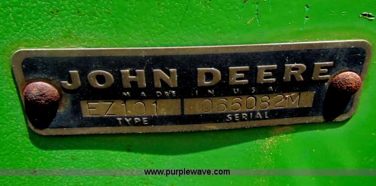 image for item B7239 (2) John Deere EZ101 drills