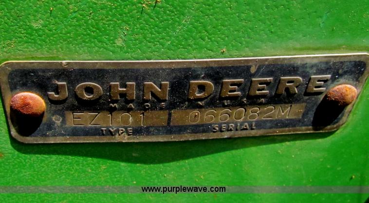 image for item B7239 (2) John Deere EZ101 drills