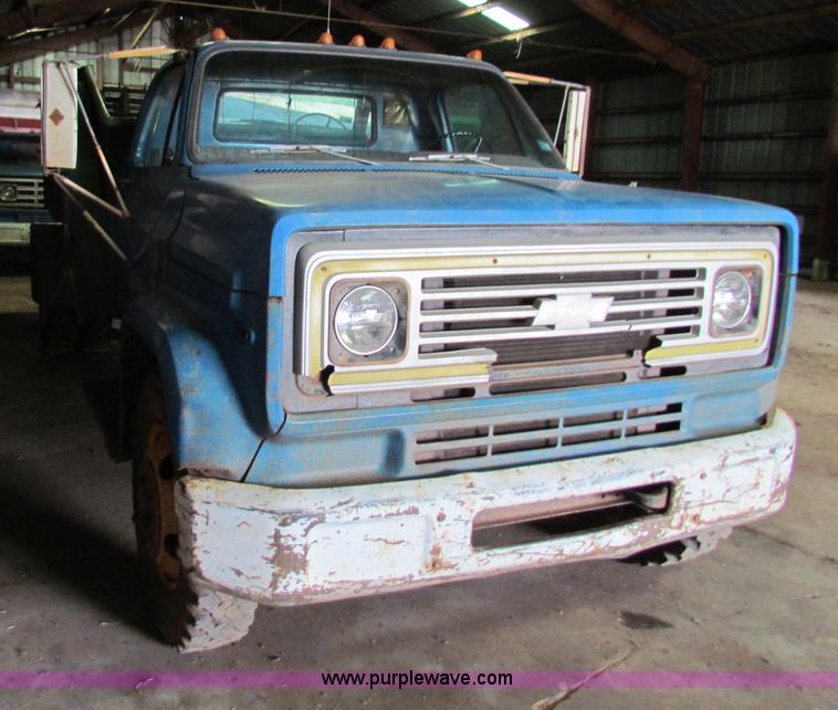 image for item B7246 1973 Chevrolet C60 feed truck