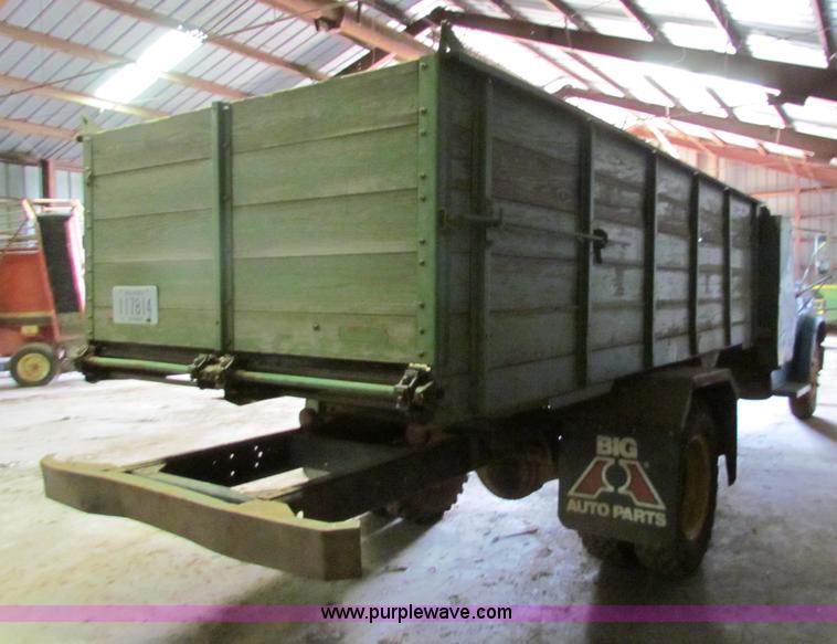 image for item B7246 1973 Chevrolet C60 feed truck