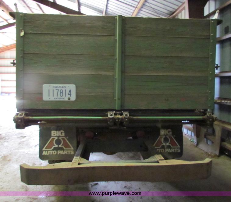 image for item B7246 1973 Chevrolet C60 feed truck