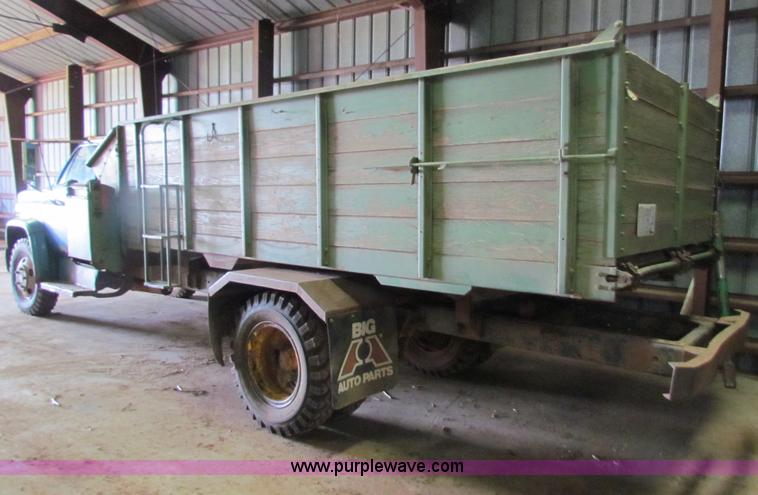 image for item B7246 1973 Chevrolet C60 feed truck