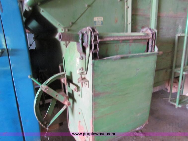 image for item B7246 1973 Chevrolet C60 feed truck