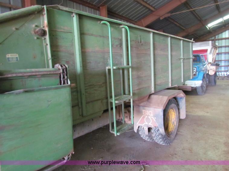image for item B7246 1973 Chevrolet C60 feed truck