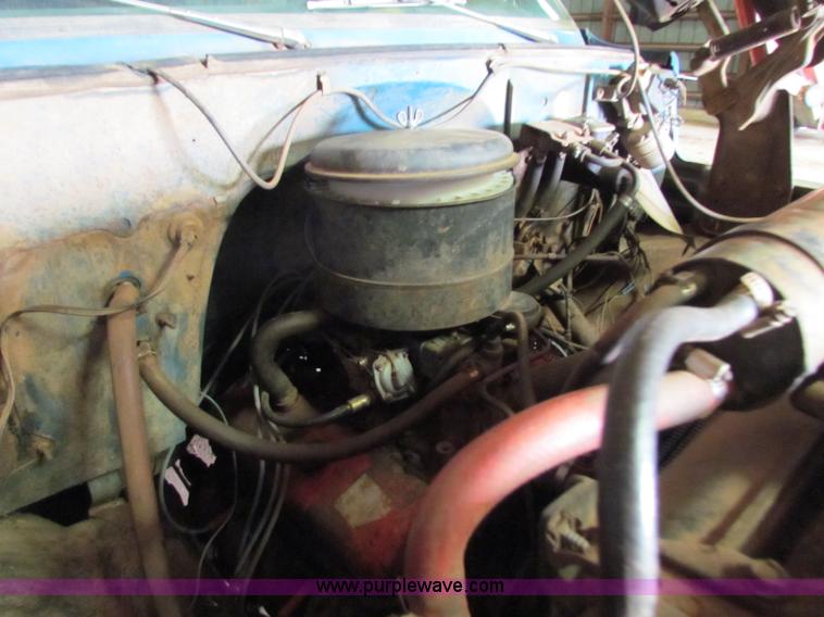 image for item B7246 1973 Chevrolet C60 feed truck