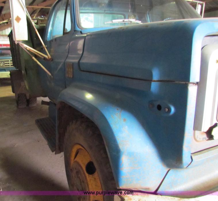 image for item B7246 1973 Chevrolet C60 feed truck