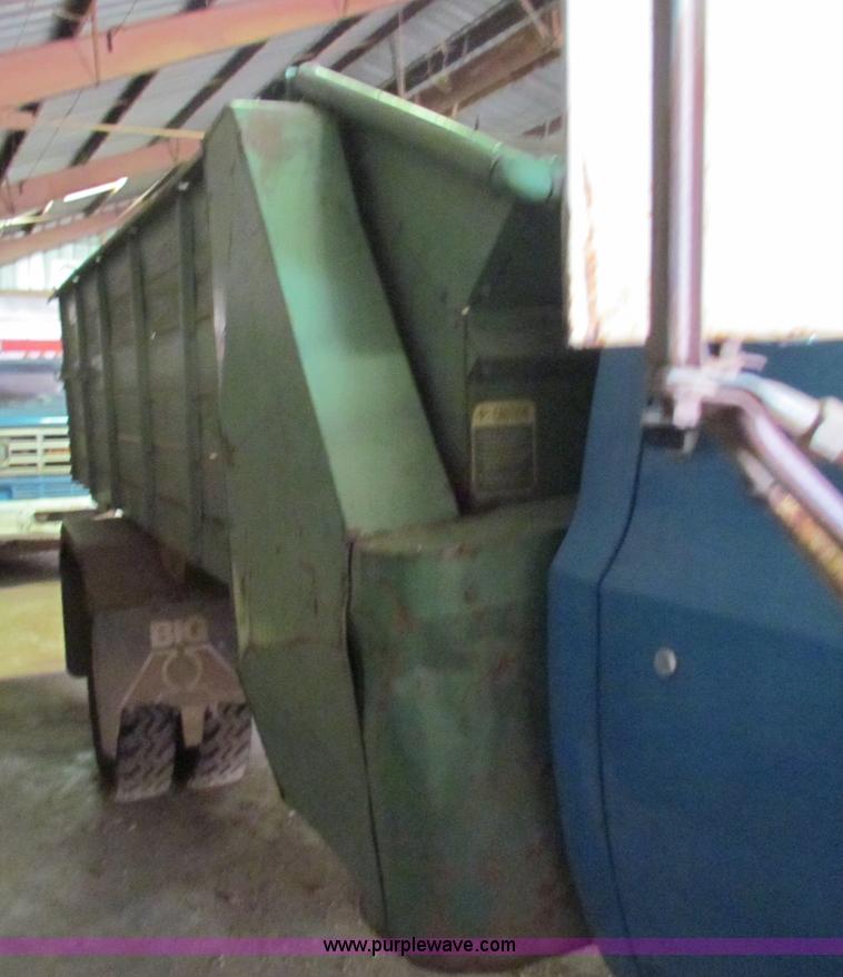 image for item B7246 1973 Chevrolet C60 feed truck