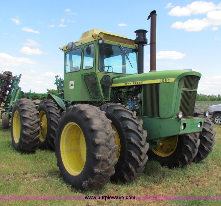 image for item B7256 John Deere 7520 tractor