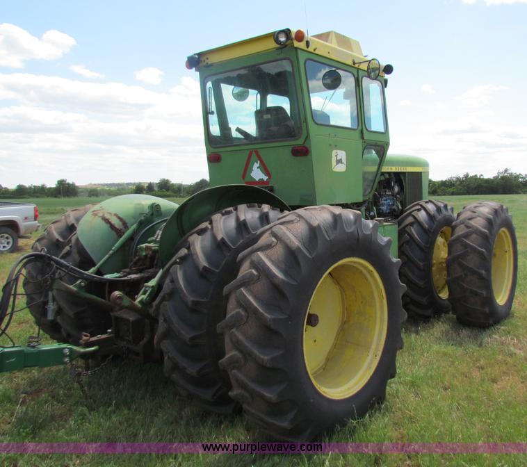 image for item B7256 John Deere 7520 tractor