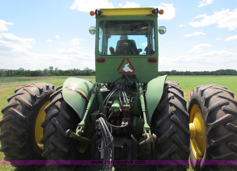 image for item B7256 John Deere 7520 tractor