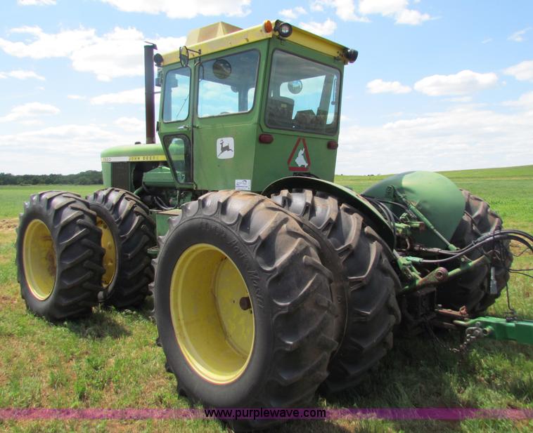 image for item B7256 John Deere 7520 tractor