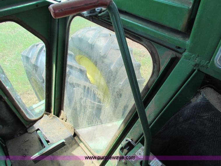 image for item B7256 John Deere 7520 tractor