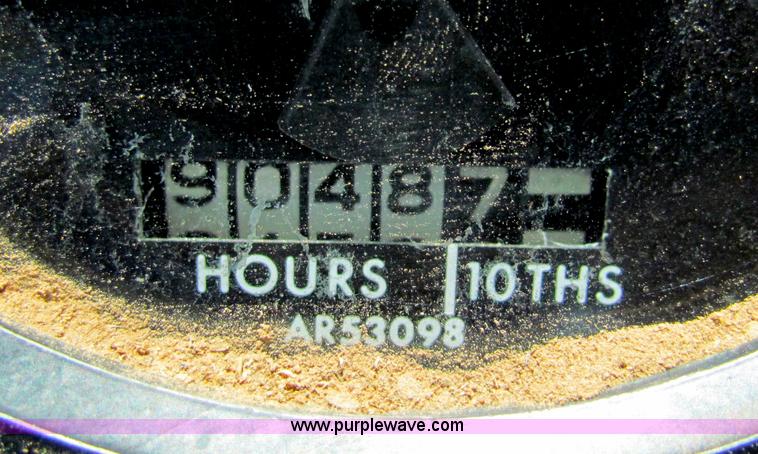 image for item B7256 John Deere 7520 tractor