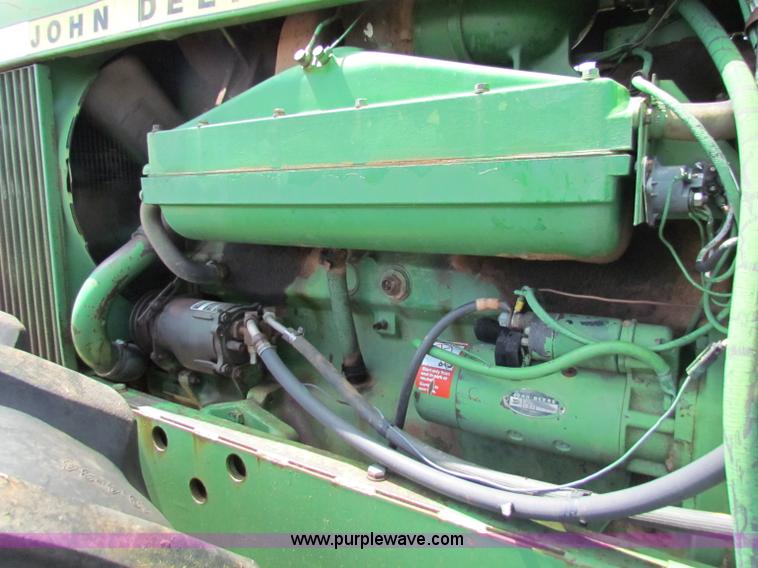 image for item B7256 John Deere 7520 tractor