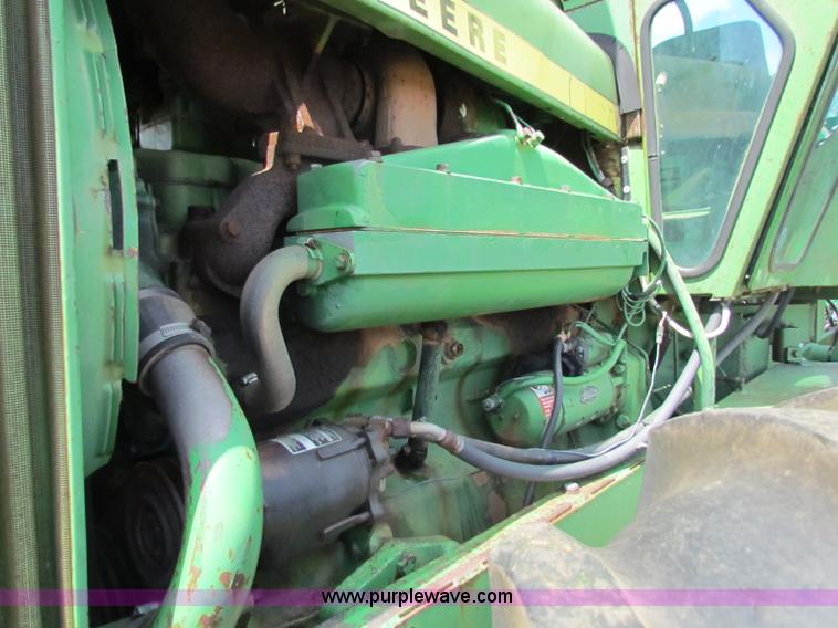 image for item B7256 John Deere 7520 tractor