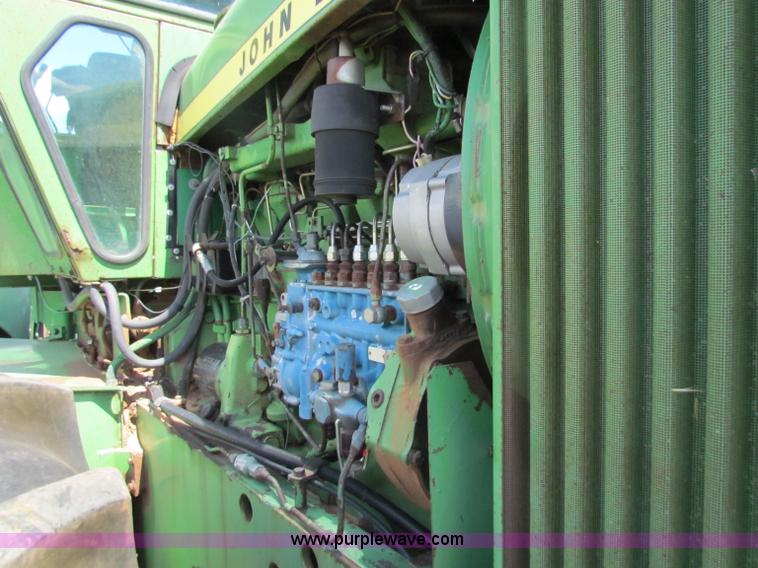 image for item B7256 John Deere 7520 tractor