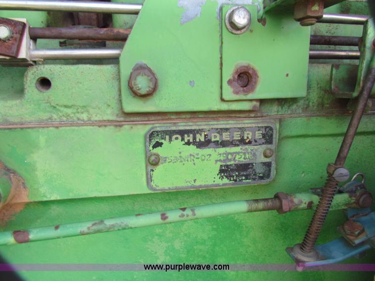 image for item B7256 John Deere 7520 tractor