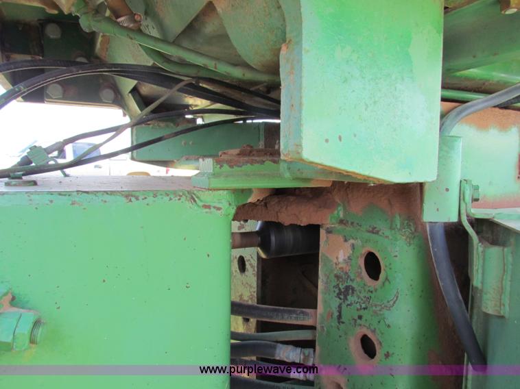 image for item B7256 John Deere 7520 tractor