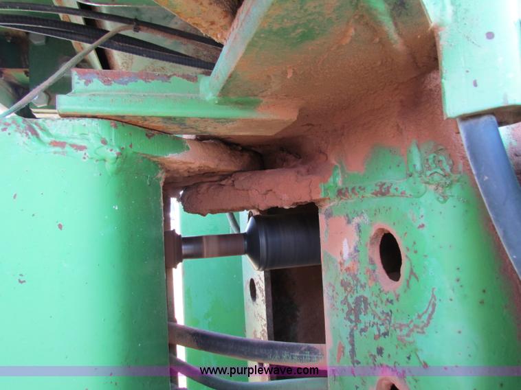 image for item B7256 John Deere 7520 tractor