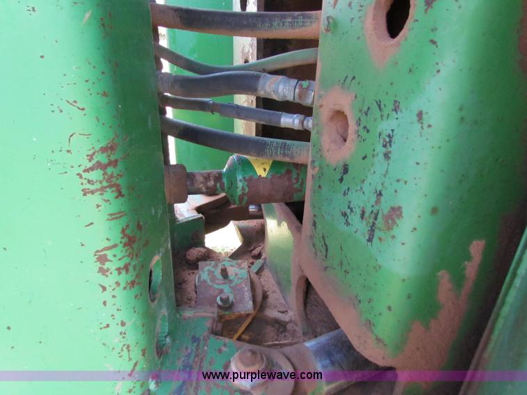 image for item B7256 John Deere 7520 tractor