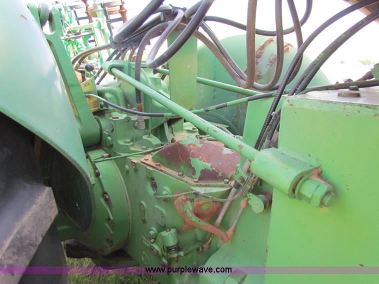image for item B7256 John Deere 7520 tractor