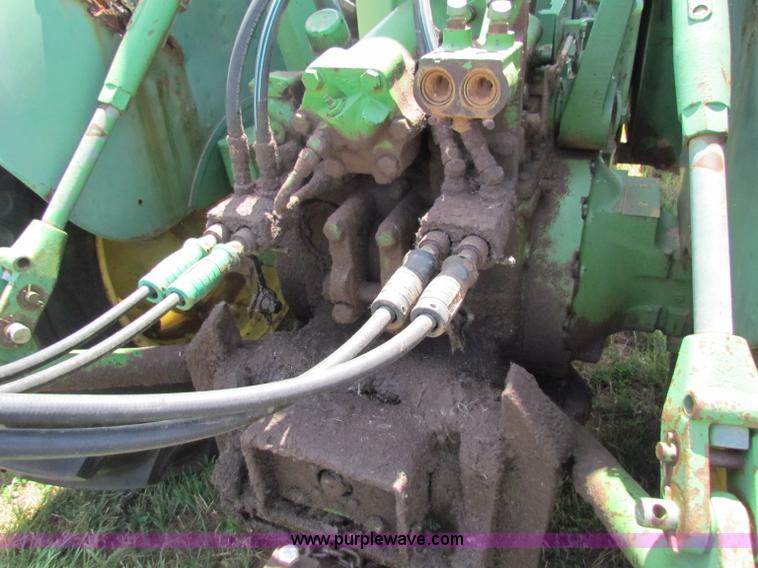 image for item B7256 John Deere 7520 tractor