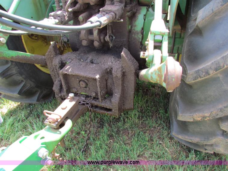image for item B7256 John Deere 7520 tractor