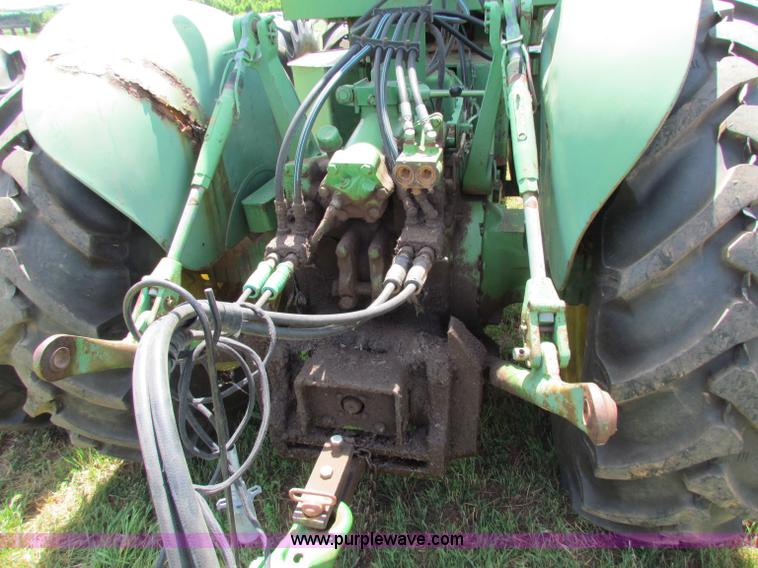 image for item B7256 John Deere 7520 tractor