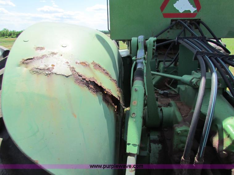 image for item B7256 John Deere 7520 tractor