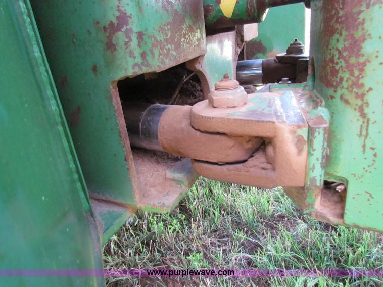 image for item B7256 John Deere 7520 tractor