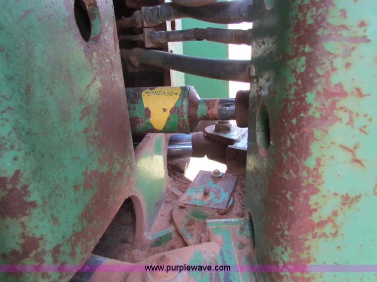 image for item B7256 John Deere 7520 tractor