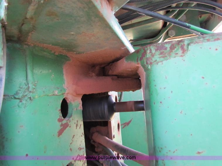 image for item B7256 John Deere 7520 tractor