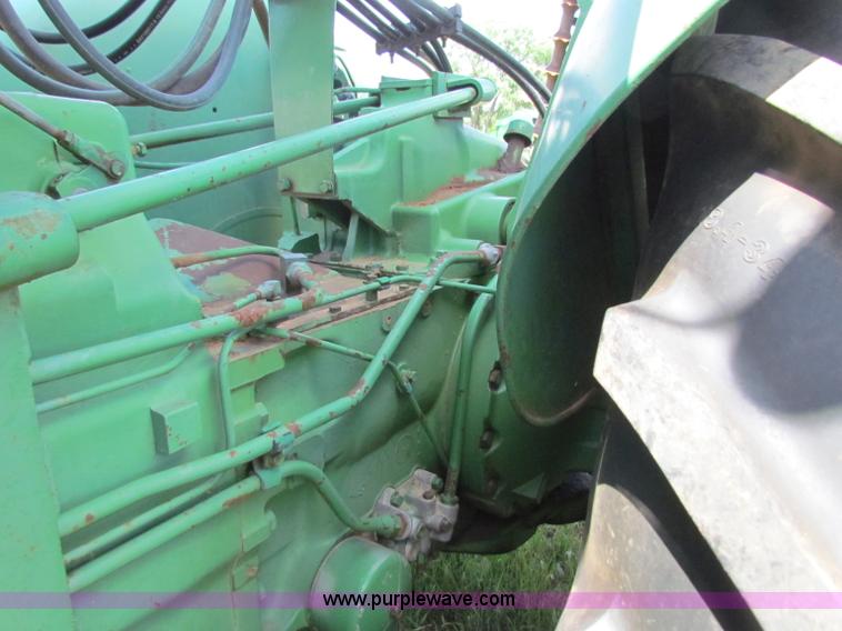 image for item B7256 John Deere 7520 tractor