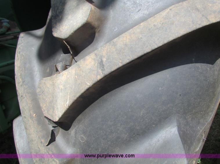 image for item B7256 John Deere 7520 tractor