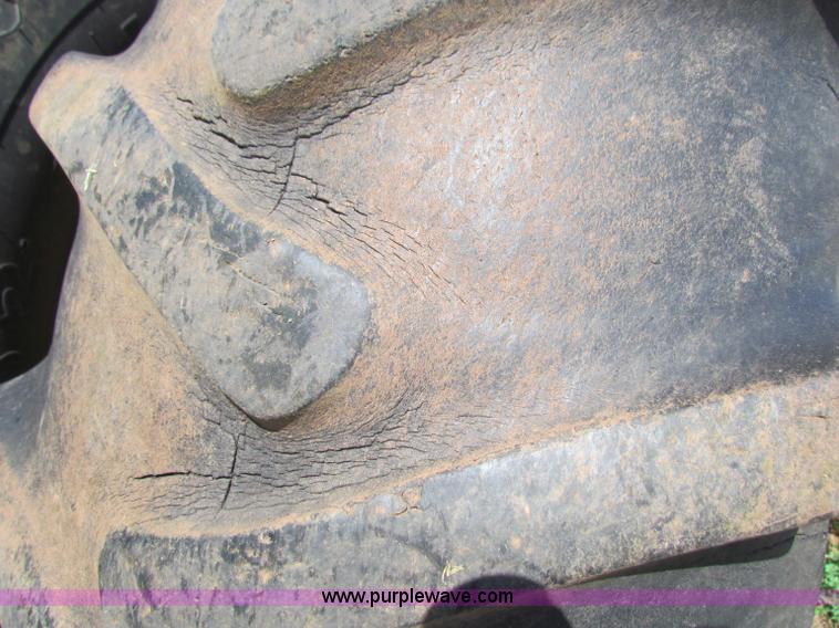 image for item B7256 John Deere 7520 tractor