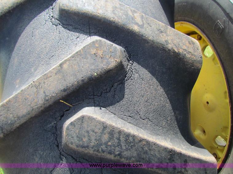 image for item B7256 John Deere 7520 tractor