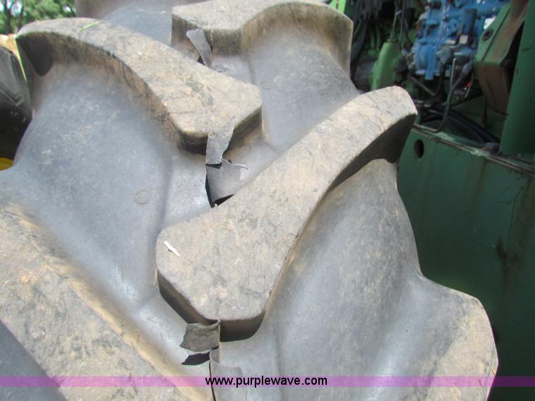 image for item B7256 John Deere 7520 tractor