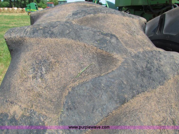 image for item B7256 John Deere 7520 tractor