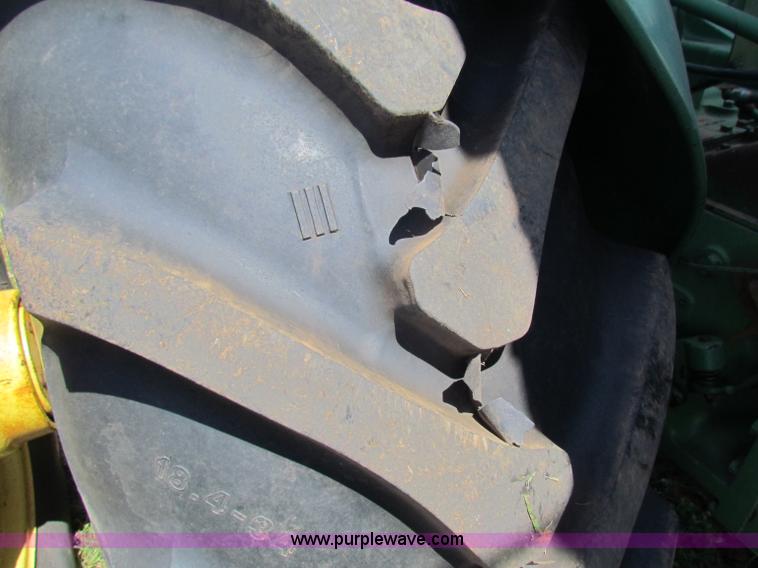 image for item B7256 John Deere 7520 tractor