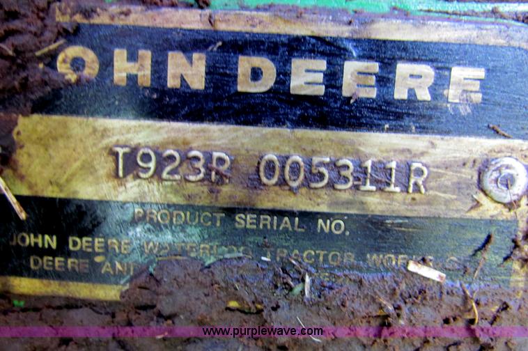 image for item B7256 John Deere 7520 tractor