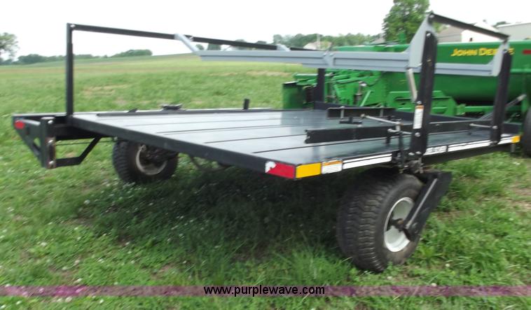 image for item C2105 2005 Hoelscher 1000 bale accumulator