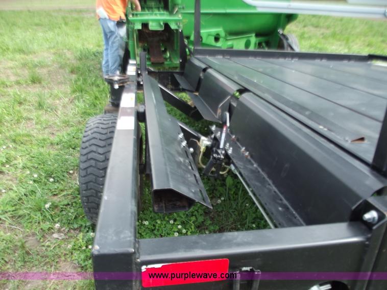 image for item C2105 2005 Hoelscher 1000 bale accumulator