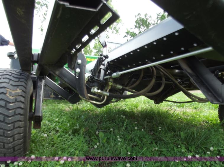 image for item C2105 2005 Hoelscher 1000 bale accumulator