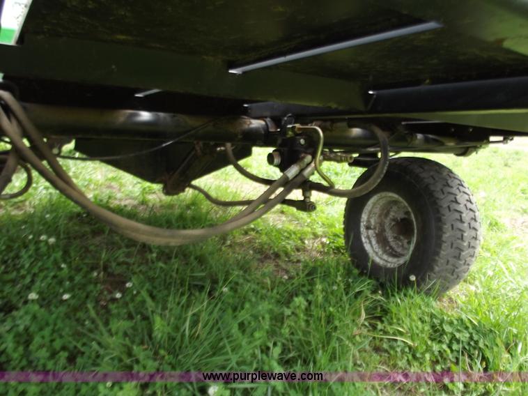 image for item C2105 2005 Hoelscher 1000 bale accumulator