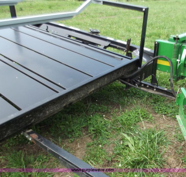 image for item C2105 2005 Hoelscher 1000 bale accumulator