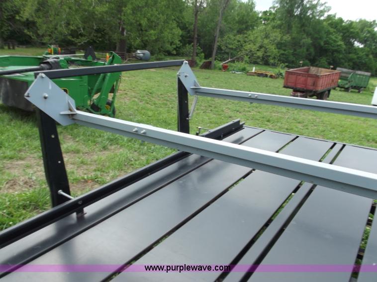 image for item C2105 2005 Hoelscher 1000 bale accumulator